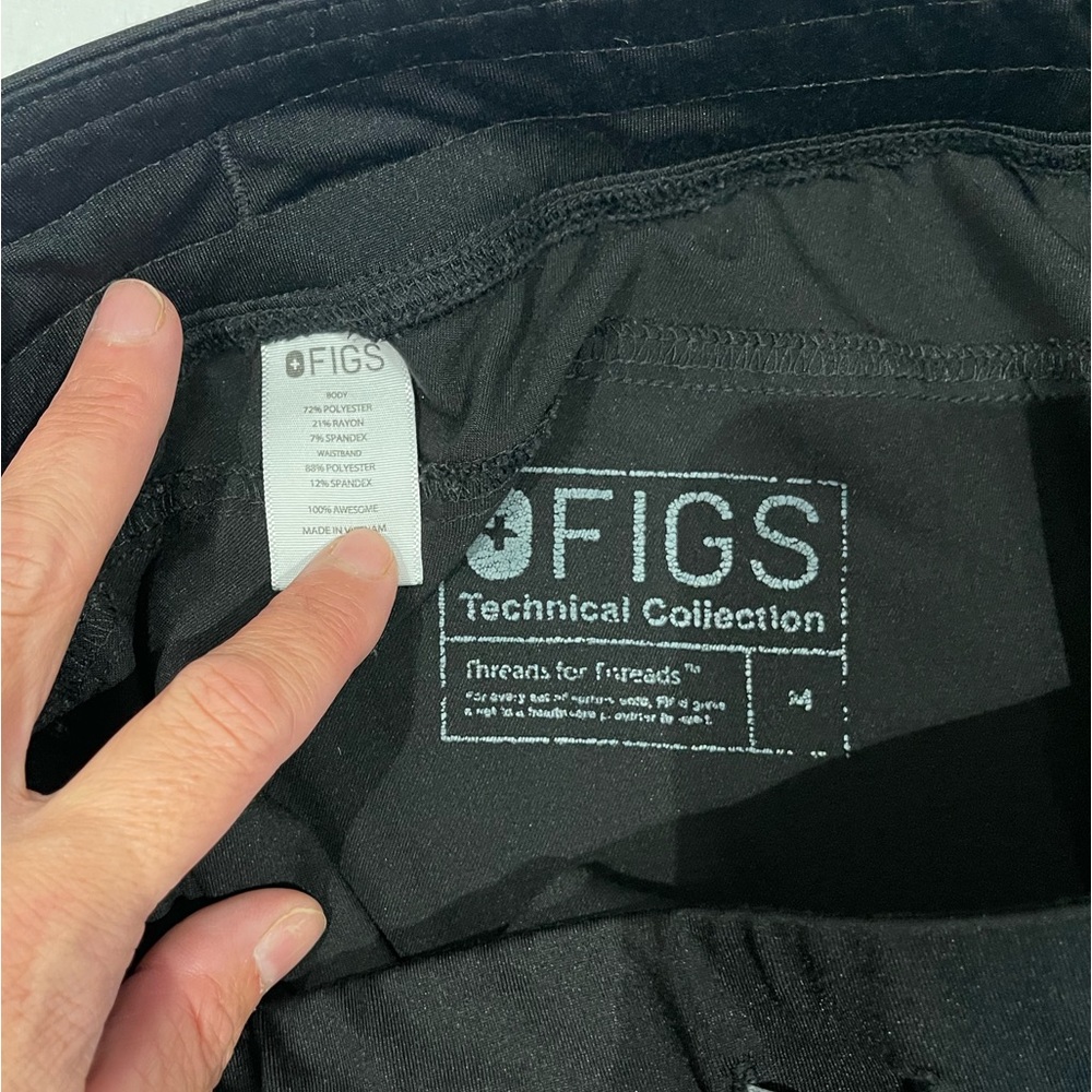 FIGS kade large black scrubs